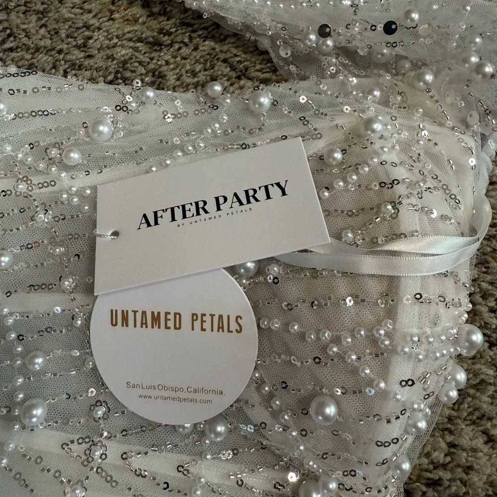 UNTAMED PETALS BY AMANDA JUDGE White Pearl Embellished Mini Dress - Picture 2 of 7